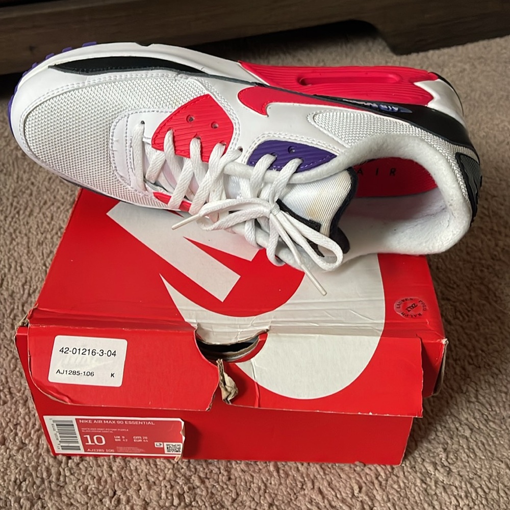Nike Air Max 90 Essential Sneakers View 3